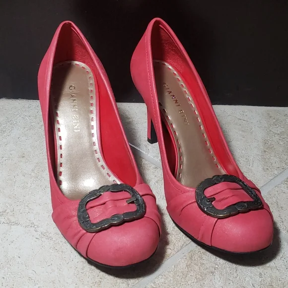 Red High Heels - Picture 2 of 10